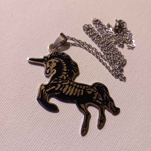 Unicorn skeleton necklace - Picture 10 of 10